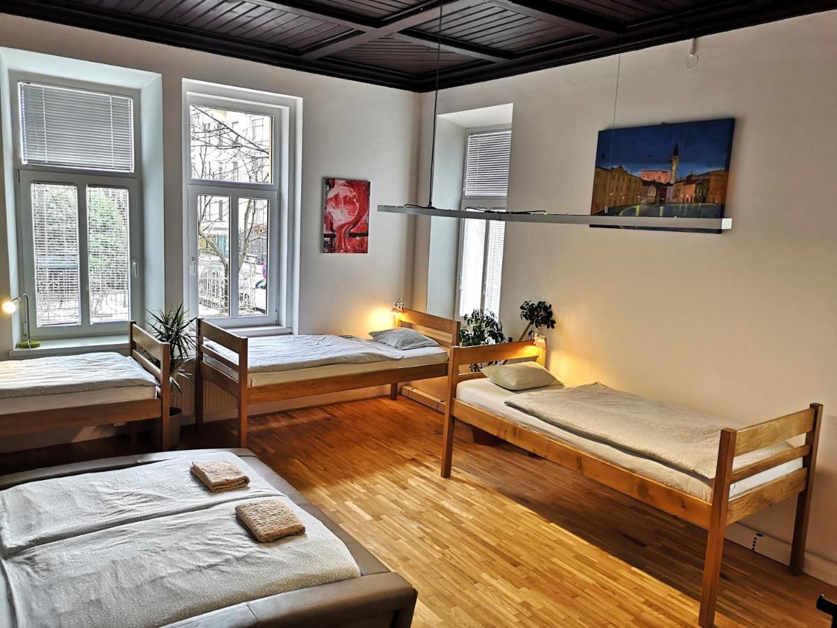Vila Veselova, Ljubljana City Center Hostel ภายนอก รูปภาพ